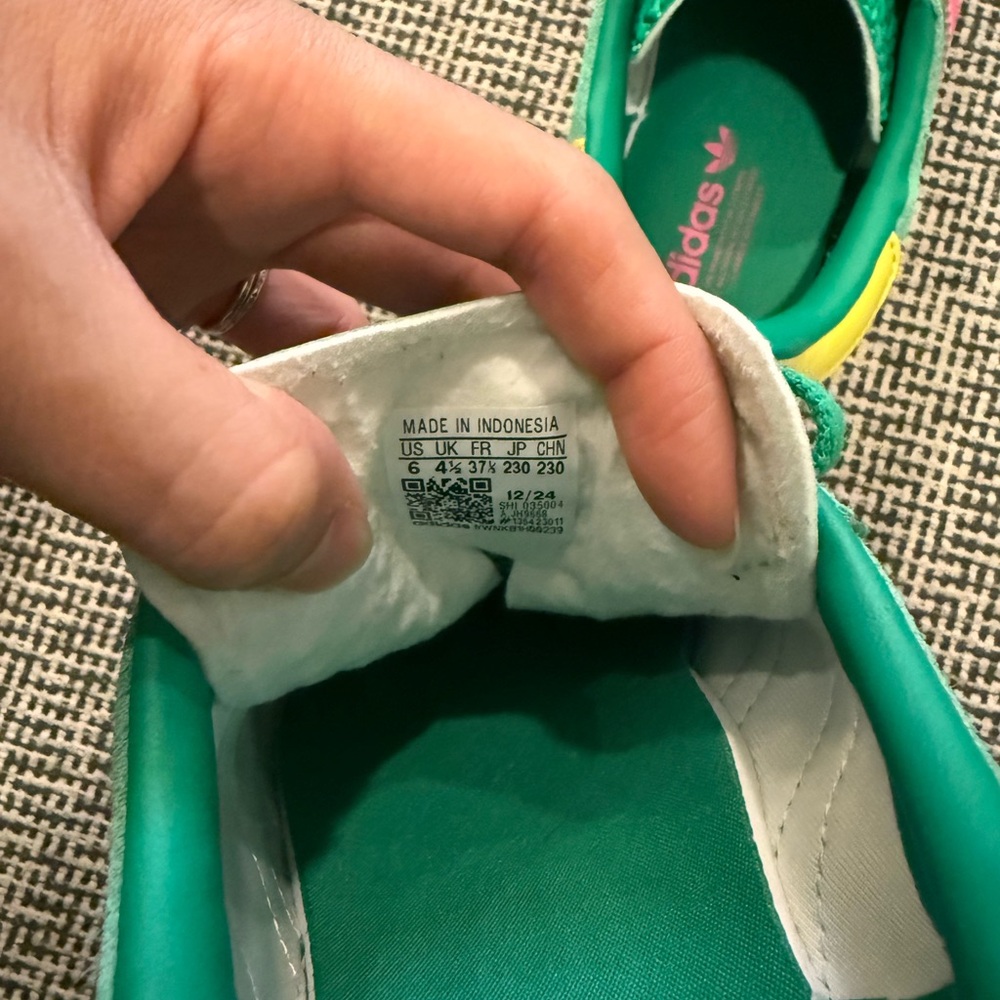 Adidas Green Sneakers with Pink Stripes - Picture 4 of 5